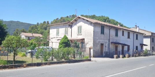 Rieti-Via Salaria per L’Aquila: Bifamiliare con corte esclusiva in città (Rif.2596)