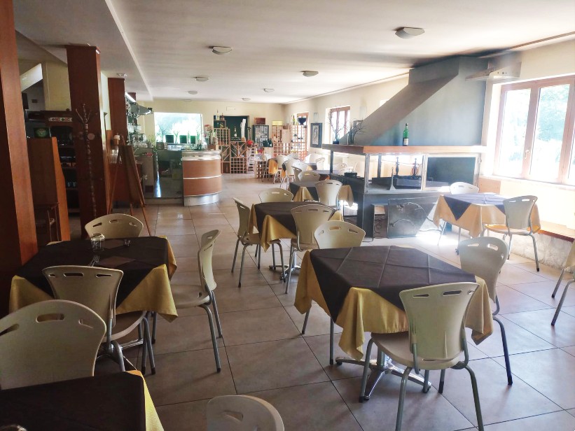 Rieti-Terminillo-Loc.Pian De Rosce: Locale commerciale adibito a ristorante(rif.2649)